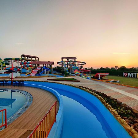 Wet N Wild Water Park & Resort Mendarda Ngoại thất bức ảnh