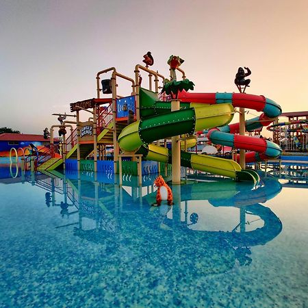 Wet N Wild Water Park & Resort Mendarda Ngoại thất bức ảnh