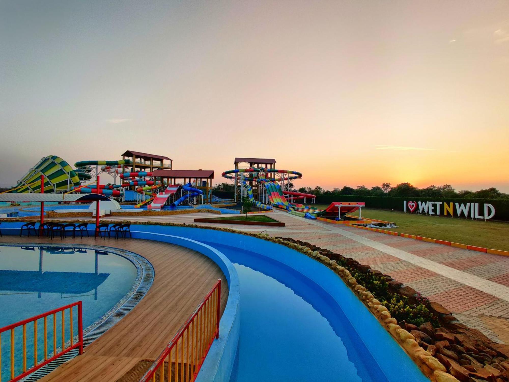 Wet N Wild Water Park & Resort Mendarda Ngoại thất bức ảnh